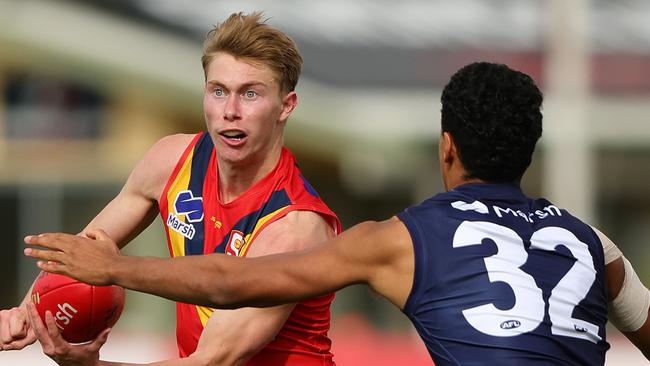 ADELAIDE, AUSTRALIA - June 30: Sid Draper of South Australia and Adrian Cole of Victoria Metro during the 2024 Marsh AFL Championships U18 Boys match between South Australia and Victoria Metro at Alberton Oval on June 30, 2024 in Adelaide, Australia. (Photo by Sarah Reed/AFL Photos via Getty Images)