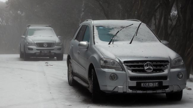 Cars leaving Mount Buller. Picture: Robert Cianflone/Getty Images