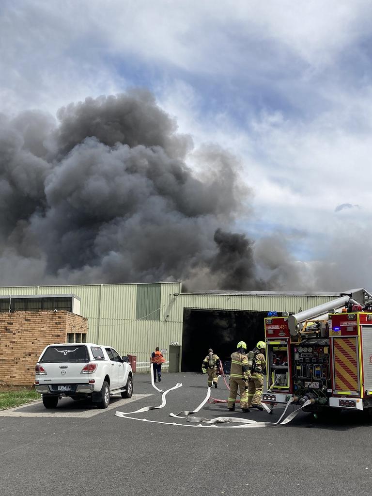 Wantirna South fire: Crews battle blaze on High Street Rd | Herald Sun