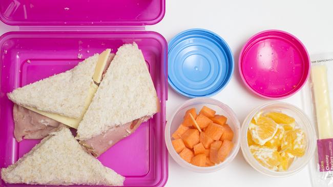 <b>4/4</b>: This is great — even wholemeal bread. There’s a cheese stick, the orange has some peel on. Again with the size, ask your child if the lunch is filling them up.