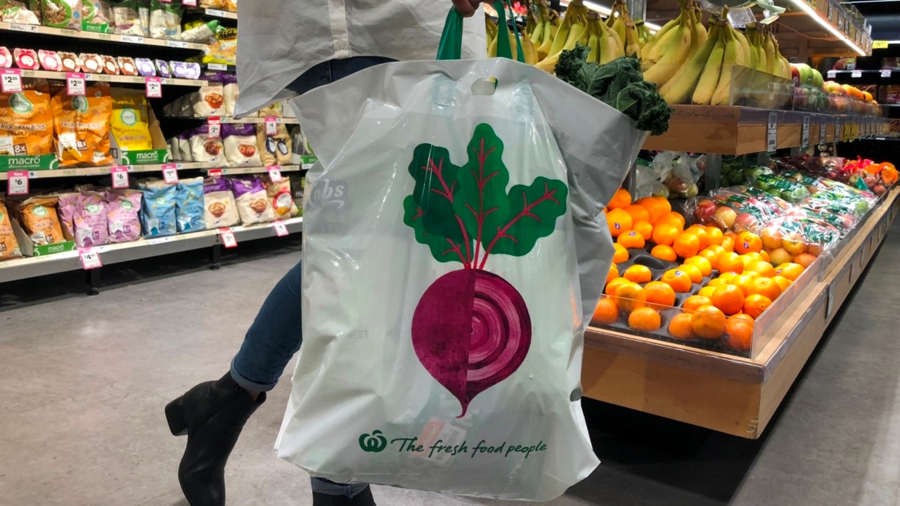 Woolworths temporarily reverses plastic bag ban amid complaints