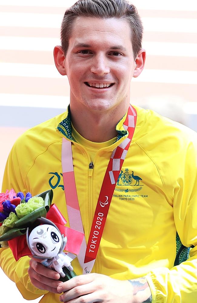 TOKYO, JAPAN - AUGUST 30: Silver medalist Rheed McCracken of Team Australia poses during the men's 100m - T34 medal ceremony on day 6 of the Tokyo 2020 Paralympic Games at Olympic Stadium on August 30, 2021 in Tokyo, Japan. (Photo by Carmen Mandato/Getty Images)