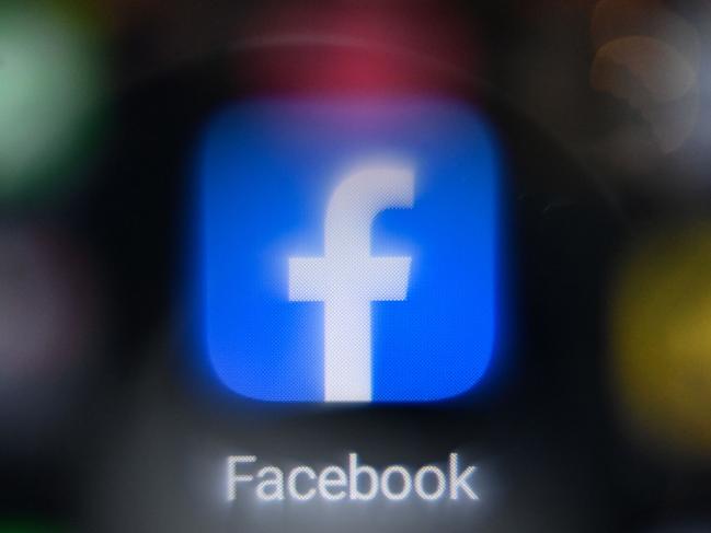 (FILES) This file photo taken on November 19, 2021, shows the US online social media and social networking service Facebook's logo on a smartphone screen in Moscow. - US teens have left Facebook in droves over the past seven years, preferring to spend time at video-sharing venues YouTube and TikTok, according to a Pew Research Center survey data out August 10, 2022. (Photo by Kirill KUDRYAVTSEV / AFP)