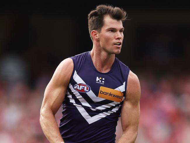 SYDNEY, AUSTRALIA - JUNE 29:  Jaeger O'Meara of the Dockers looks upfield during the round 16 AFL match between Sydney Swans and Fremantle Dockers at SCG, on June 29, 2024, in Sydney, Australia. (Photo by Matt King/AFL Photos/via Getty Images)