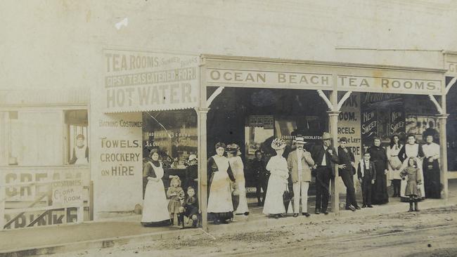 Ocean Beach Tea Rooms with ‘crockery for hire’ c. 1910. Historic Photos of Waverley.