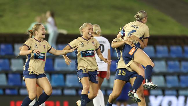 Cassidy Davis celebrating with her teammates after equalising against the Wanderers. Photo by Scott Gardiner/Getty Images