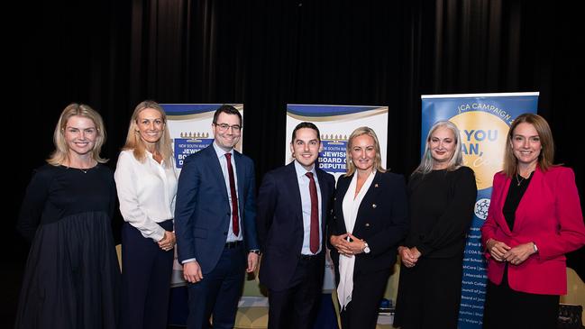 NSW Jewish Board of Deputies CEO Darren Bark (third from left) hosting the Jewish community Vaucluse and Coogee election forum on Wednesday night with Jewish Board of Deputies President David Ossip (fourth from left). Picture: Giselle Haber.