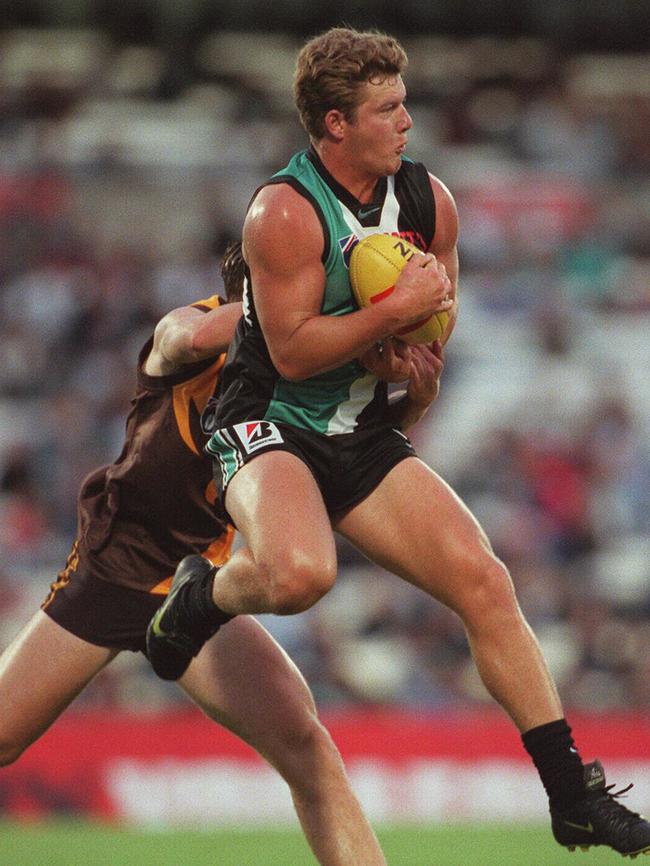 Scott Cummings playing for Port Adelaide. 