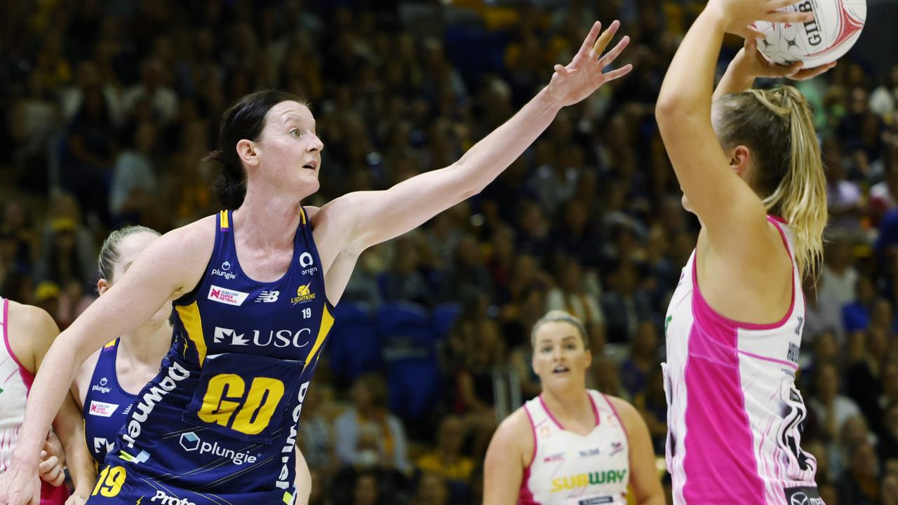 Kate Walsh of the Lightning defends against Georgie Horjus of the Thunderbirds. Picture: Getty Images