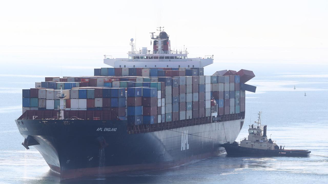 The APL England arrives at the Port of Brisbane. Picture: Peter Wallis