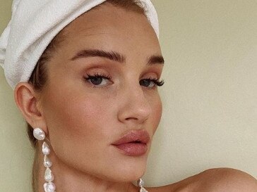 celebrity selfies - Rosie Huntington-Whiteley - @rosiehw