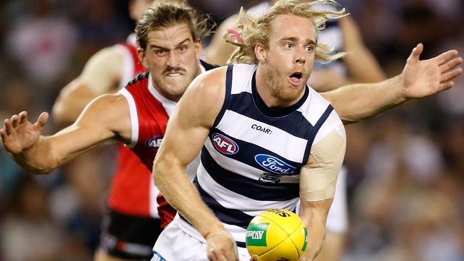 Cameron Guthrie handballs under pressure. Picture: Getty Images