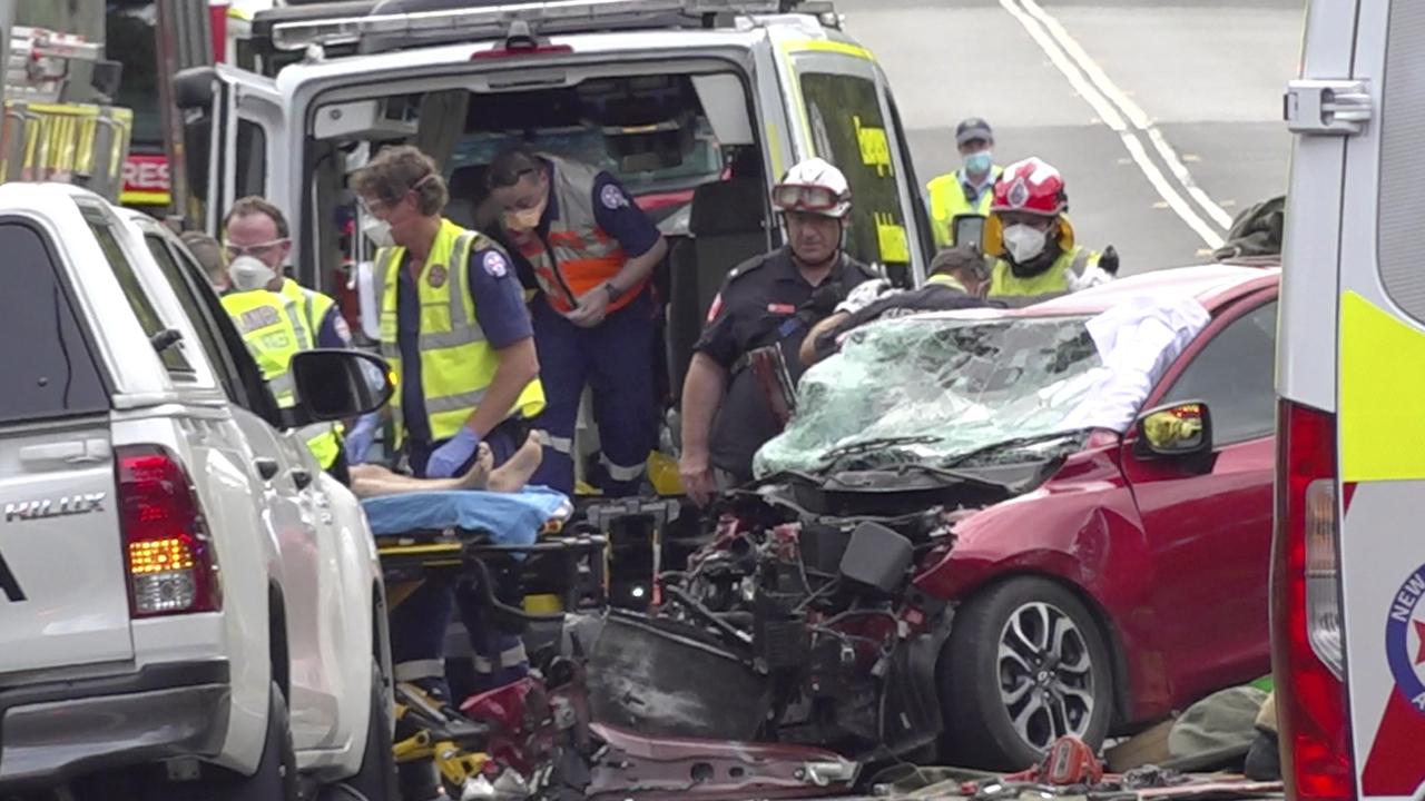 Kenthurst: 5-year-old boy dies, woman seriously injured after head-on crash  | Daily Telegraph