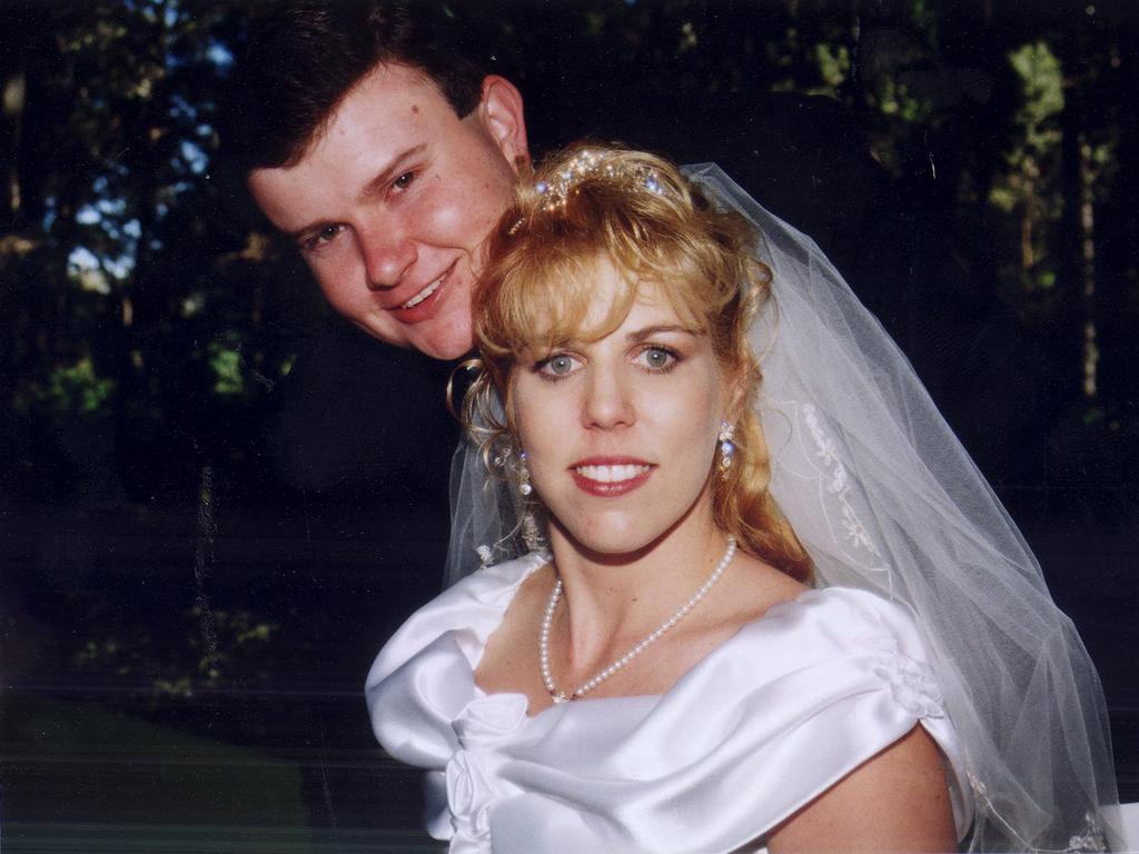 Jeffery Edwards and Lisa O’Brien were wed on August 22, 1999, in Hervey Bay.