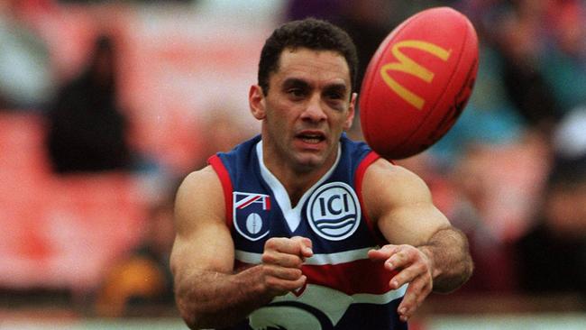 Tony Liberatore in action for the Bulldogs against the Power in the famous game.