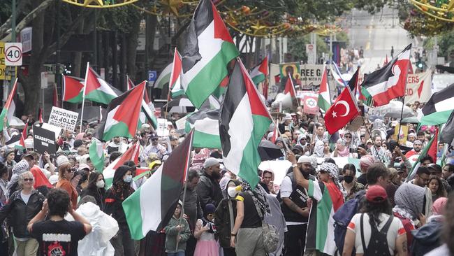 MELBOURNE, AUSTRALIA-NewsWire Photos 21 JANUARY, 2024:   PALESTINE RALLY Palestine supporters gather at the State Library at 12pm on Sunday to protest the sacking of Antoinette Lattouf by the ABC. Picture : NCA NewsWire / Valeriu Campan