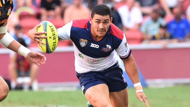 Izaia Perese has made a shock switch from rugby union to rugby league.