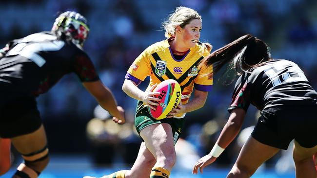 Maddie Studdon makes a run during their win over the Kiwi Ferns on day one of the Auckland Nines.