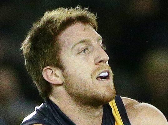 Round 17: Richmond v Port Adelaide at Etihad Stadium , Reece Conca gets a handpass away. 13th July 2014. Picture : Colleen Petch