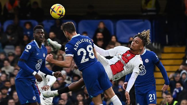 Chelsea defender Cesar Azpilicueta (centre left) was hurt when kicked by Southampton's striker Sekou Mara attempting this overhead kick. (Photo by Glyn KIRK / AFP)