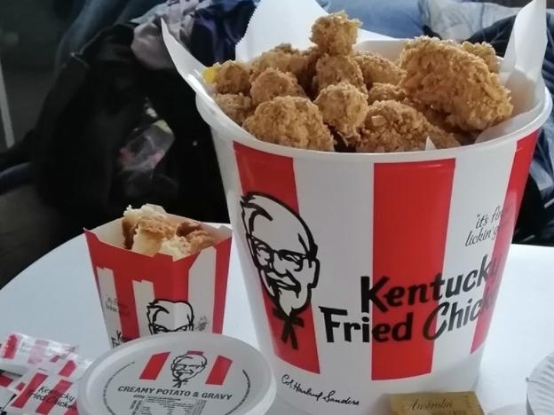 Mum transforms Coles mudcake into KFC meal. Picture: Supplied.