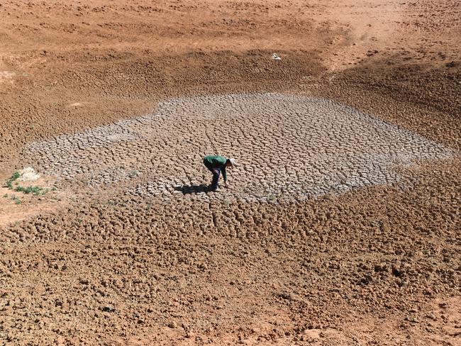 Farmers seeking help is rapidly on the rise due to the severe drought across the country. Picture: AAP Image/David Mariuz