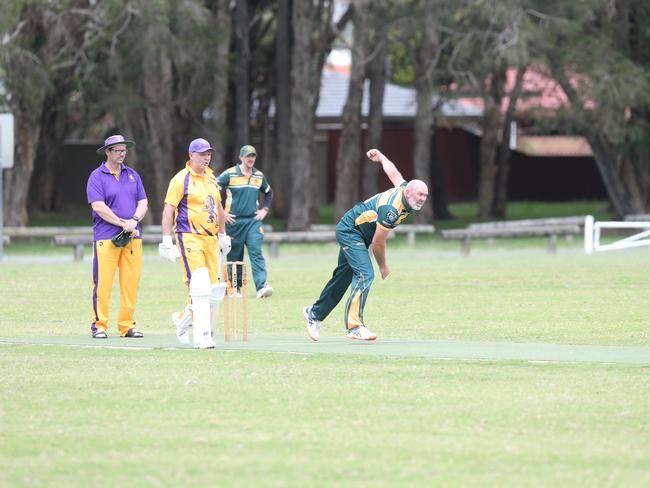 Palm Beach Currumbin (batting) vs. Helensvale in Community Div 1 Quinton Ryan. 25 November 2023 Palm Beach Picture by Richard Gosling