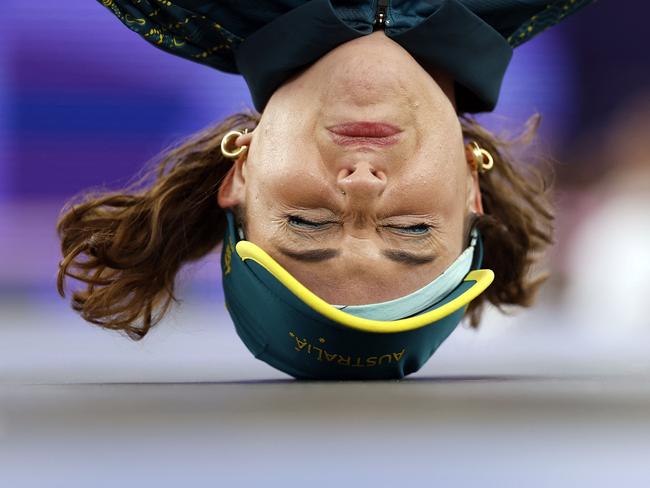 TOPSHOT - Australia's Rachael Gunn, known as Raygun competes in the Women's Breaking dance Round robin of the Paris 2024 Olympic Games at La Concorde in Paris, on August 9, 2024. (Photo by Odd ANDERSEN / AFP)