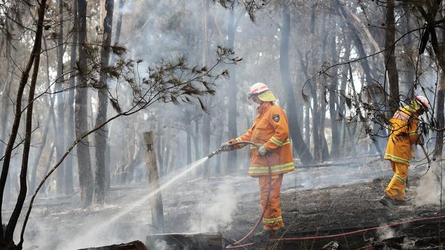 Authorities On Alert As Tasmania Fire Service Crews Converge On Spring ...