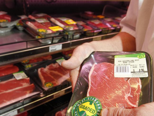 Woolworths is the first supermarket to sell MSA certified beef - Southport Park Woolworths butcher Douglas Gray