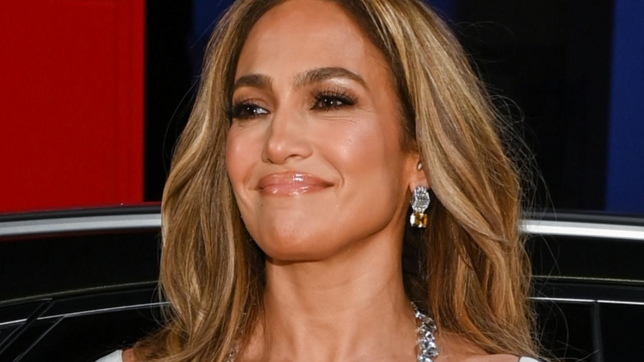 VENICE, ITALY - SEPTEMBER 10: Jennifer Lopez arrives on the red carpet ahead of the "The Last Duel" screening during the 78th Venice Film Festival on September 10, 2021 in Venice, Italy. (Photo by Pascal Le Segretain/Getty Images for Lexus)