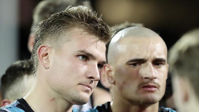 AFL - 08/06/18 - Port Adelaide v Richmond at The Adelaide Oval. Ollie Wines and Sam Powell-Pepper listen to Ken Hinkley at 3 quarter time. Picture Sarah Reed