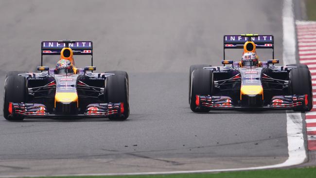 Vettel (L) duels with Ricciardo during the Chinese GP at the Shanghai International Circuit.