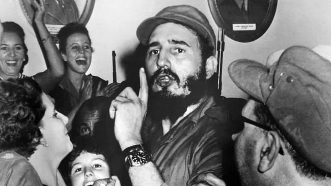 New Cuban leader Fidel Castro (C) shortly after toppling dictator Batista during the revolutionary triumph in Cienfuegos, 04/01/1959.