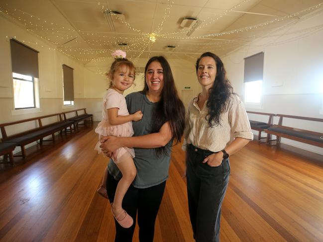 Steph Gregory (with her daughter Adaline, three yearss old) and Lauren Moorfield are fundraising for the Red Hill Public Hall. Picture: Yuri Kouzmin