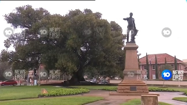 Vandals attack Colonel Light statue on Montefiore Hill (10 News)