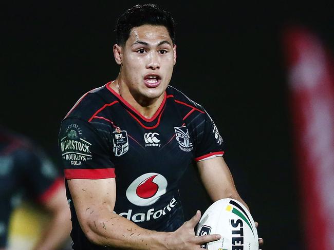 AUCKLAND, NEW ZEALAND - JUNE 23:  Roger Tuivasa-Sheck of the Warriors makes a run during the round 16 NRL match between the New Zealand Warriors and the Canterbury Bulldogs at Mt Smart Stadium on June 23, 2017 in Auckland, New Zealand.  (Photo by Anthony Au-Yeung/Getty Images)