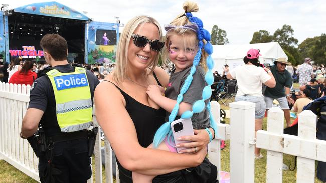 Hello Sunshine Music &amp; Food Festival. Melinda Reid and Emma Picture: David Smith