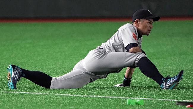 Ichiro Suzuki keeps scratching that baseball itch. (Photo by Masterpress/Getty Images)