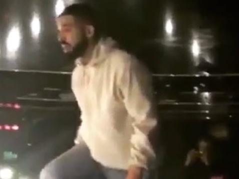 Drake stops his Sydney show to call out a fan.