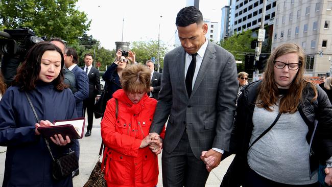 Israel Folau joins in prayer with supporters at the Federal Court in Melbourne. Picture: David Geraghty