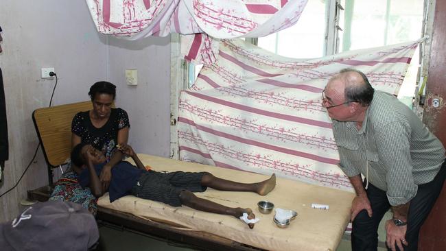 Leichhardt MP Warren Entsch visits the Daru Hospital tuberculosis ward in 2012.