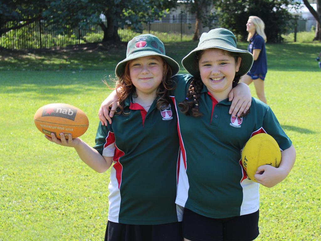 Mega Gallery: Adelaide Crows AFLW stars mix it with Whitfield State School  | The Cairns Post