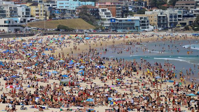 Crowds of people are seen at Bondi Beach on Christmas Day in Sydney, Wednesday, December 25, 2019. (AAP Image/Steven Saphore) NO ARCHIVING