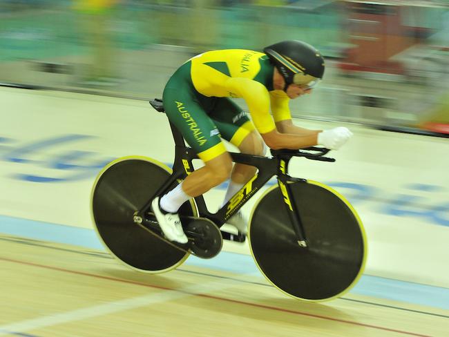 Kyle Bridgwood took second in thes C4 4000m individual pursuit.