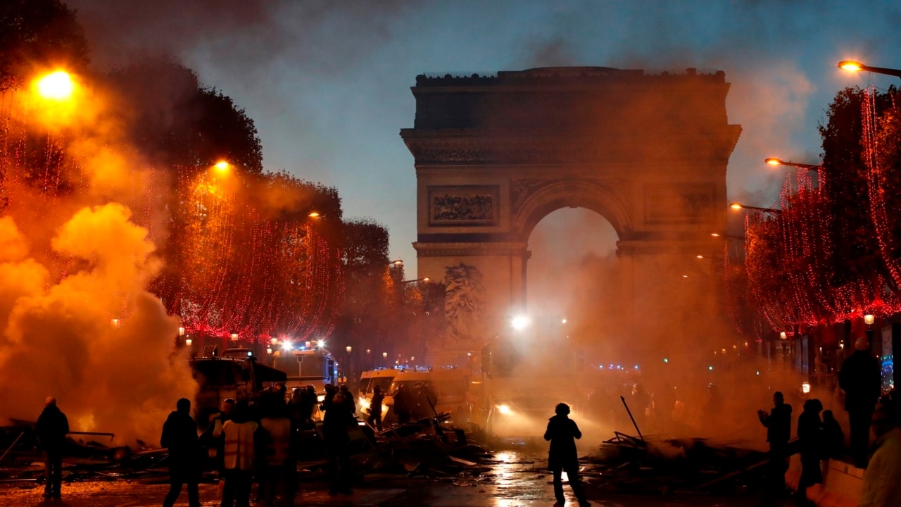 Fuel protests spark chaos in Paris Sky News Australia