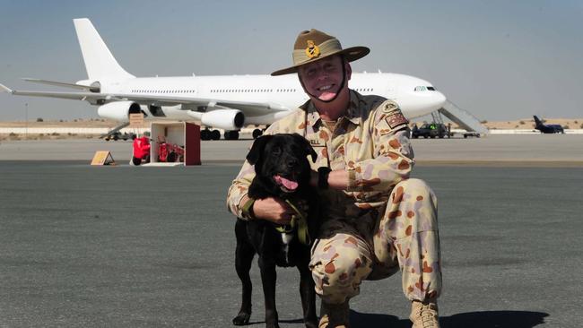 Major General John Cantwell with Sarbi prior to her boarding a plane for Australia, at the Australian forces staging area in the UAE.