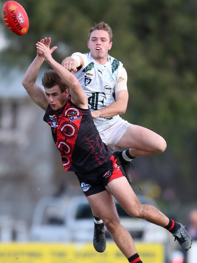 Echuca’s Logan Prout soars over Kyabram’s Kyle Mueller to spoil.