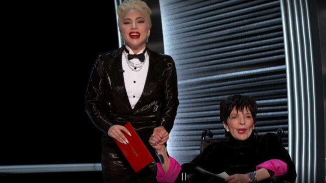 Lady Gaga and Liza Minelli present the night's final award.