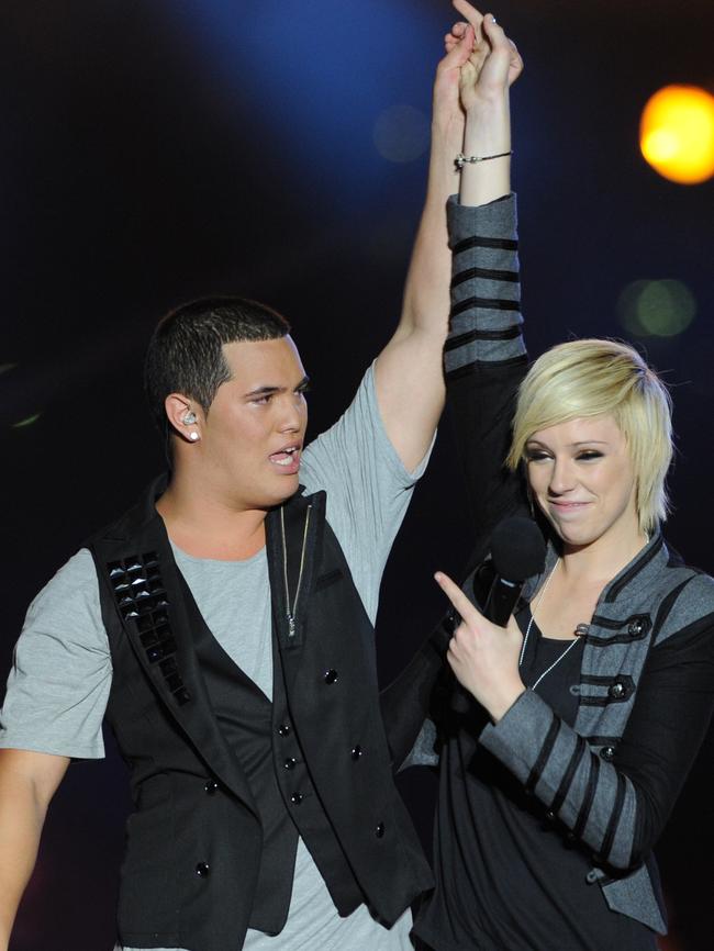 2009 Australian Idol winner Stan Walker with runner-up Hayley Warner.